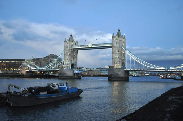 Yaklaşık Şubat 2018 Londra Ngiltere Tower Bridge Thames Nehri Üzerinde — Stok fotoğraf