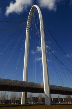 Reggio Emilia, İtalya - Mart 2018 yaklaşık: Santiago Calatrava Köprüsü