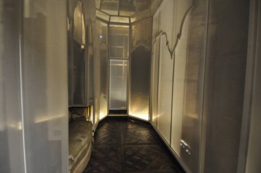 Moncalieri, İtalya - Mayıs 2017 yaklaşık: yangından sonra yeniden inşa Moncalieri castle Odalar