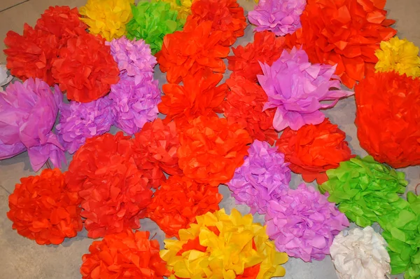 Muitas Flores Papel Para Decoração Festa Muitas Cores Diferentes — Fotografia de Stock