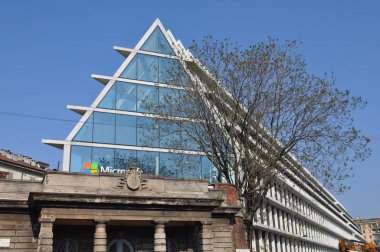 Milan, İtalya - Nisan 2018 yaklaşık: Mimarlar Herzog ve de Meuron tarafından tasarlanmış Fondazione Feltrinelli Vakfı