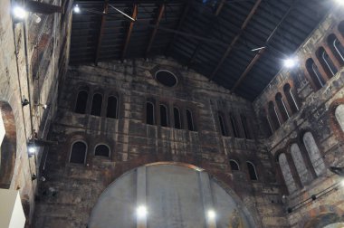 Turin, İtalya - Mart 2018 yaklaşık: Büyük bir endüstriyel yapı tarafından ulusal raylar lokomotif ve şimdi Sergi Merkezi onarmak için kullanılan bir kez Ogr (Officine Grandi Riparazioni) anlam tren tamircisi olduğunu