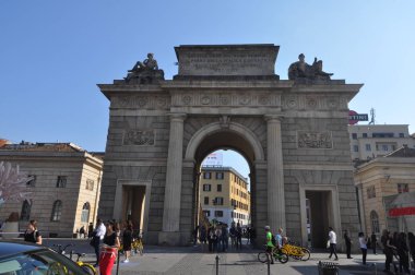 Milan, İtalya - Nisan 2018 yaklaşık: Porta Garibaldi şehir kapıları