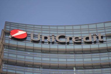 Milan, İtalya - Nisan 2018 yaklaşık: Cesar Pelli mimar tarafından tasarlanan Torre (Unicredit kule anlamına gelir) Unicredit Bankası Genel Müdürlük