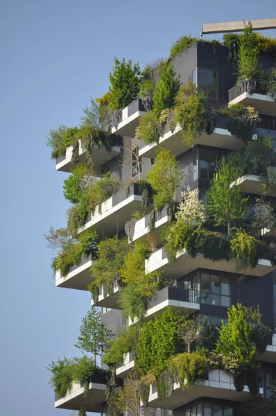 Milan, İtalya - Nisan 2018 yaklaşık: Bosco (dikey orman anlamına gelir Verticale adlı gökdelen)