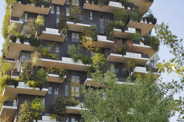 Milan, İtalya - Nisan 2018 yaklaşık: Bosco (dikey orman anlamına gelir Verticale adlı gökdelen)