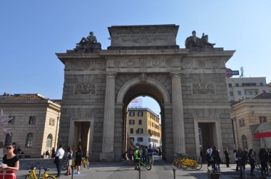 Milan, İtalya - Nisan 2018 yaklaşık: Porta Garibaldi şehir kapıları