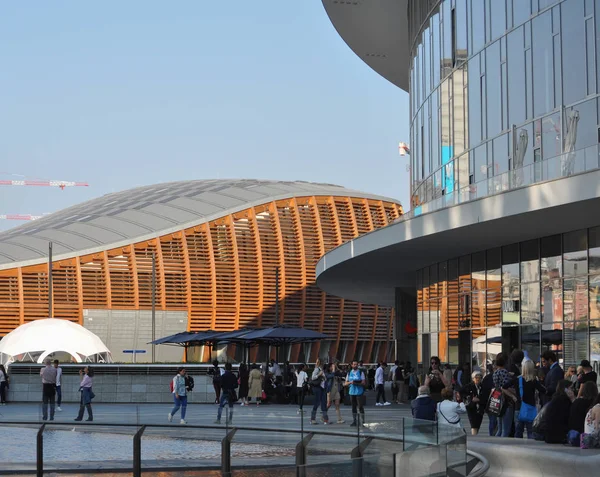 Milan, İtalya - Nisan 2018 yaklaşık: Piazza Gae Aulenti square