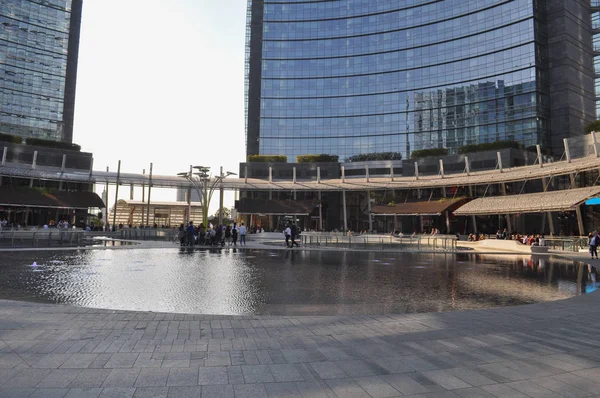 Milan, İtalya - Nisan 2018 yaklaşık: Piazza Gae Aulenti square