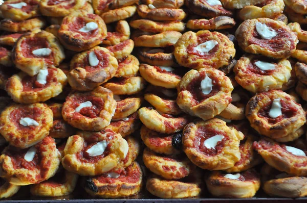 Pizza Anlamı Küçük Pizza Talyan Yemeği — Stok fotoğraf