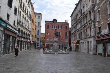 Venice, İtalya - Temmuz 2018 yaklaşık: Görünümü ile Goldoni anıt Venedik şehir