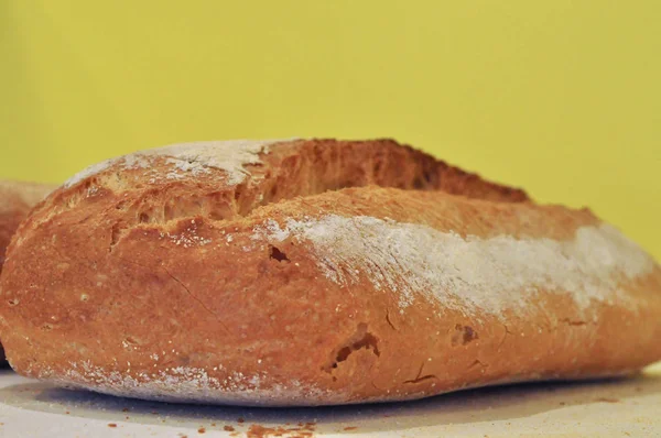 小麦粉と水で作った生地 焼き菓子 — ストック写真