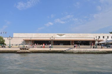 Venice, İtalya - Temmuz 2018 yaklaşık: Venedik Santa Lucia Tren İstasyonu