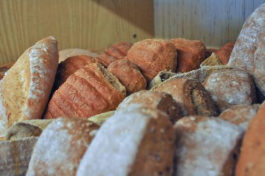 Ekmek (un hamuru ve su hamurundan).