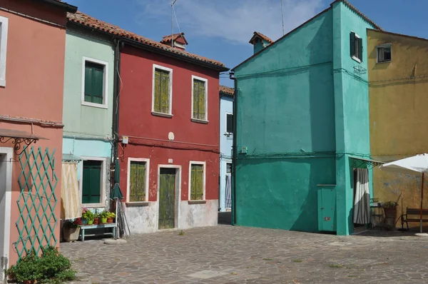 Burano Παραδοσιακή Αρχιτεκτονική Του Νησιού Φωτεινά Χρώματα Βενετία Ιταλία — Φωτογραφία Αρχείου