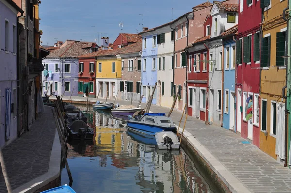 Burano Adası Geleneksel Mimarisi Ile Parlak Renkler Venedik Talya — Stok fotoğraf