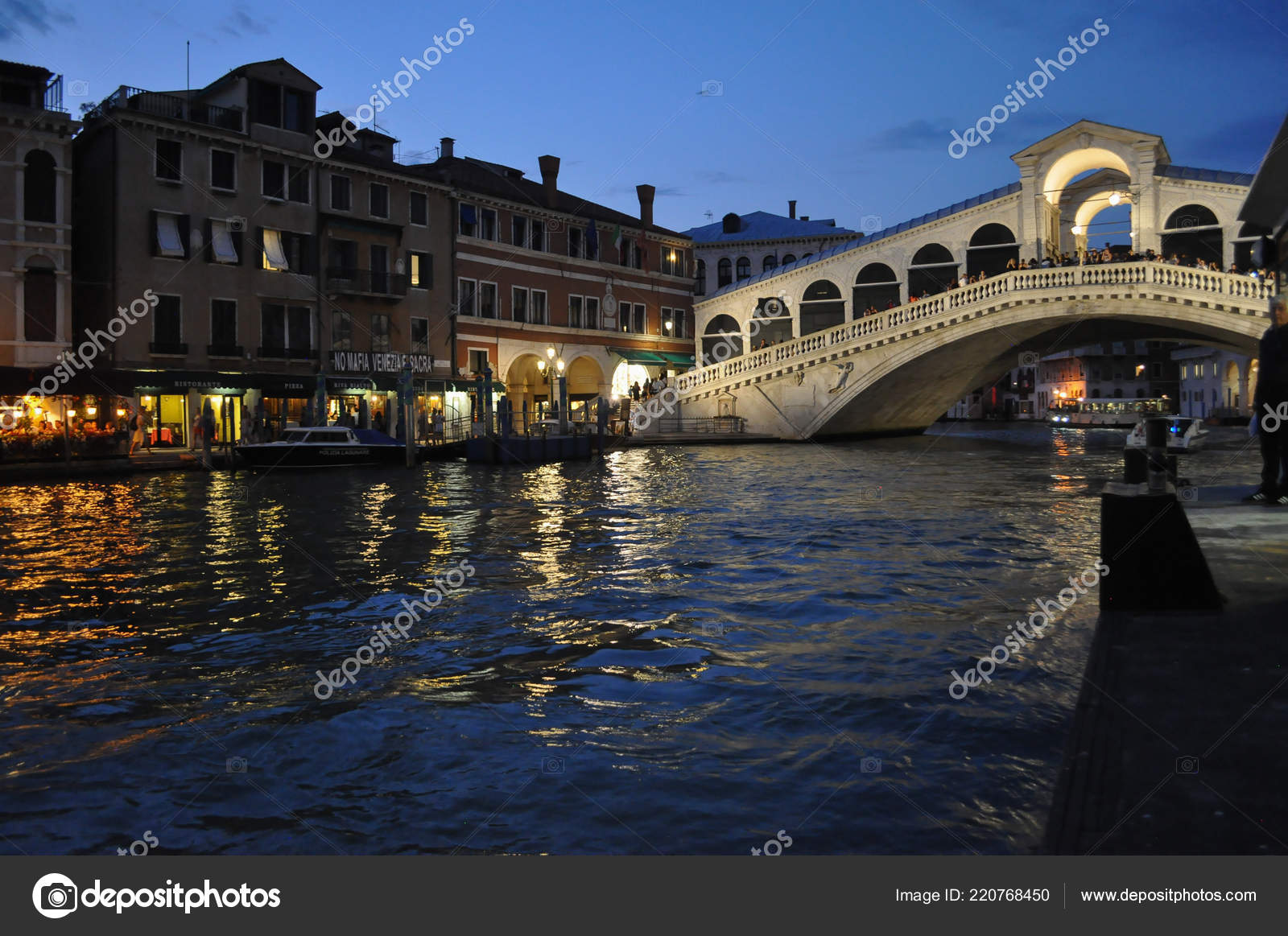 Venice Italien Circa Juli 2018 Ponte Rialto Betyder Rialtobroen Canal Stock redaktionelt foto scrisman 220768450