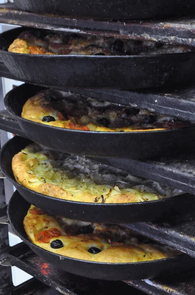 Пицца Традиционная Итальянская Выпечка Neaples — стоковое фото