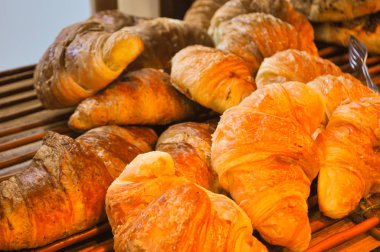 Ekmek (un hamuru ve su hamurundan).