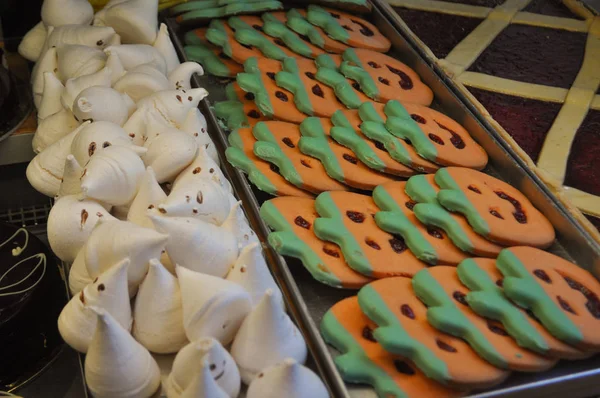 Meringhe Fatte Con Uova Zucchero Biscotti Halloween Cibo Forno — Foto Stock