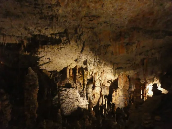 斯洛文尼亚波斯托伊纳的皮夫卡河岩溶洞穴 — 图库照片