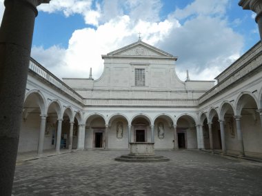 Monte CASSINO, İtalya - CIRCA EPTESİ 2018: Monte Cassino Manastırı