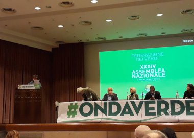 Chianciano Terme, İtalya - yaklaşık Aralık 2018: Massimo XXXIV yeşil parti Ulusal yıllık toplantısında konuşan Wertmuller