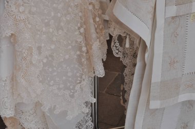 Venice, İtalya - Haziran 2018 yaklaşık: Dantel Kumaş Mağazası Burano adası