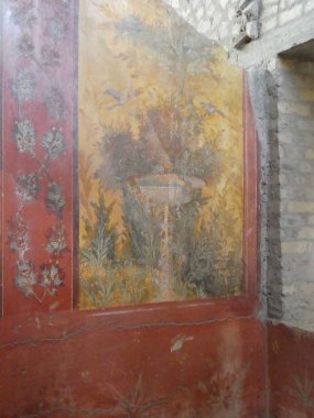 OPLONTIS, İtalya - CIRCA SEPTEMBER 2018: MS 79 'da Vesuvius Dağı' nın patlamasında volkanik küllerin altına gömülen antik Roma şehri Oplontis 'teki arkeolojik alanın kalıntıları