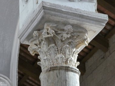 SESSA AURUNCA, İTALYA - SİRKA Eylül 2018: Sessa Aurunca Katedrali (Duomo)