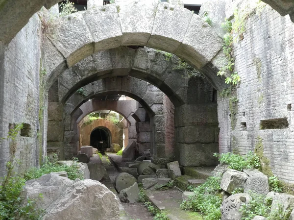 Römische Amphitheater-Ruinen in Santa Maria Capua Vetere — Stockfoto