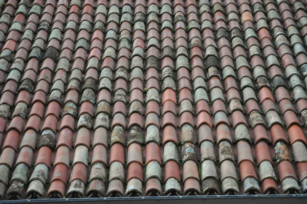 红色屋顶瓷砖 — 图库照片