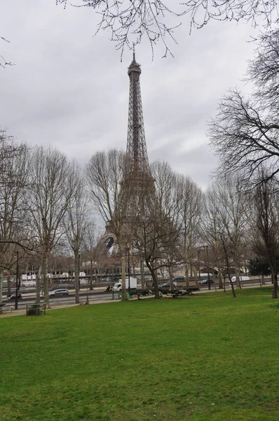 Eiffel-Tour in Paris — Stockfoto