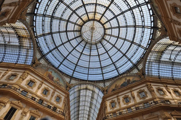 米兰的Galeria Vittorio Emanuele II拱廊 — 图库照片