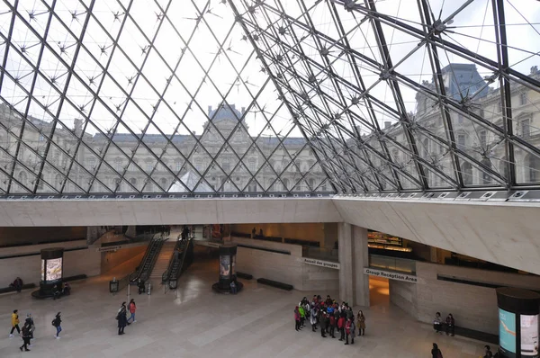 Museu do Louvre em Paris — Fotografia de Stock