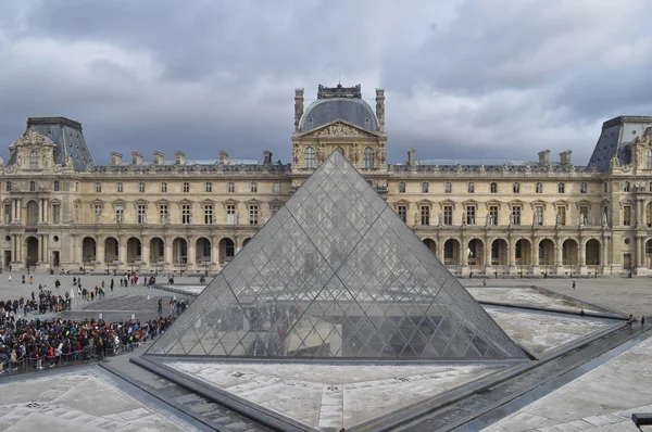 Louvre museum in Parijs — Stockfoto