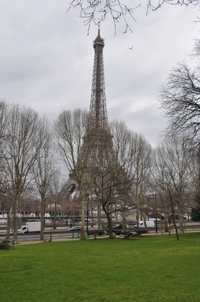 Eiffel-Tour in Paris — Stockfoto