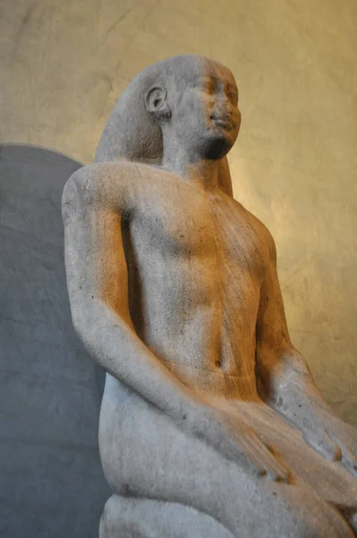 Egyptische vondsten in Louvre museum in Parijs — Stockfoto