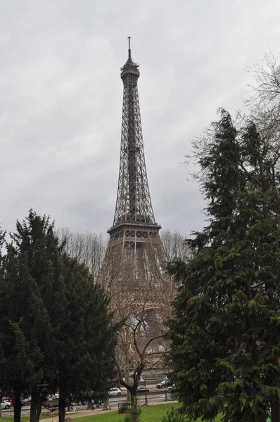 Eiffel-Tour in Paris — Stockfoto
