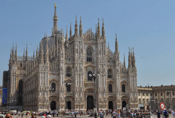 Duomo di Milano (kathedraal van Milaan) in Milaan, Italië — Stockfoto