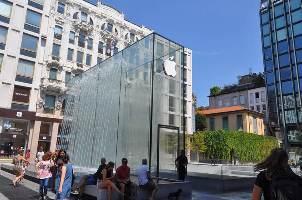 Apple Store Milánóban — Stock Fotó