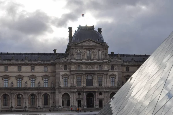 Muzeum Louvre v Paříži — Stock fotografie