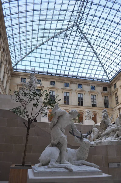 Louvre museum in Paris — Stock Photo, Image