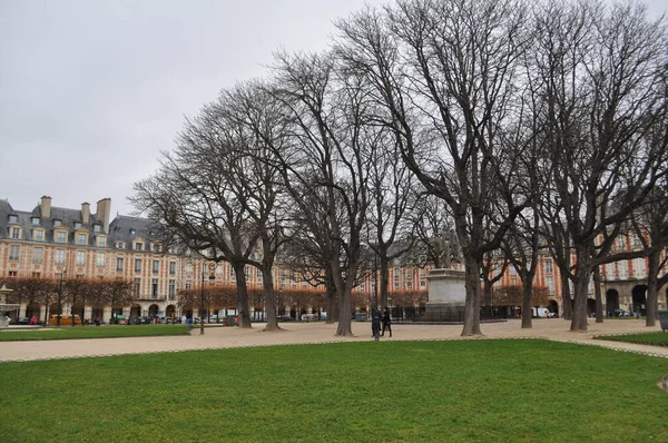 Place des Vosges w Paryżu — Zdjęcie stockowe