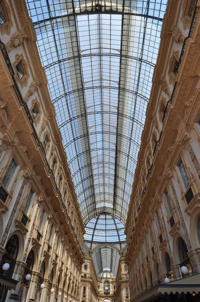 Galleria Vittorio Emanuele II arcada em Milão — Fotografia de Stock