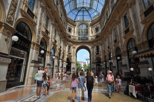 Galleria Vittorio Emanuele II arcada em Milão — Fotografia de Stock