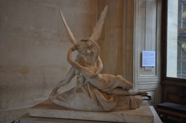 Paris 'teki Louvre Müzesi