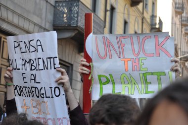 Torino 'da Geleceğin Çevreci Yürüyüşü Cuma günleri