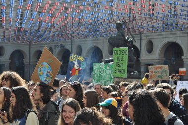 Torino 'da Geleceğin Çevreci Yürüyüşü Cuma günleri