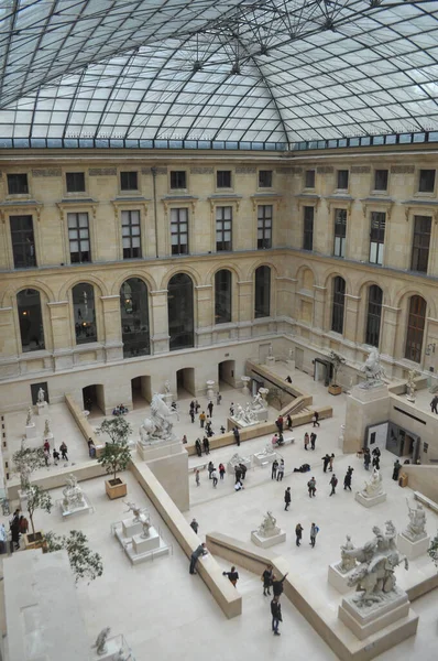 Museo del Louvre en París — Foto de Stock